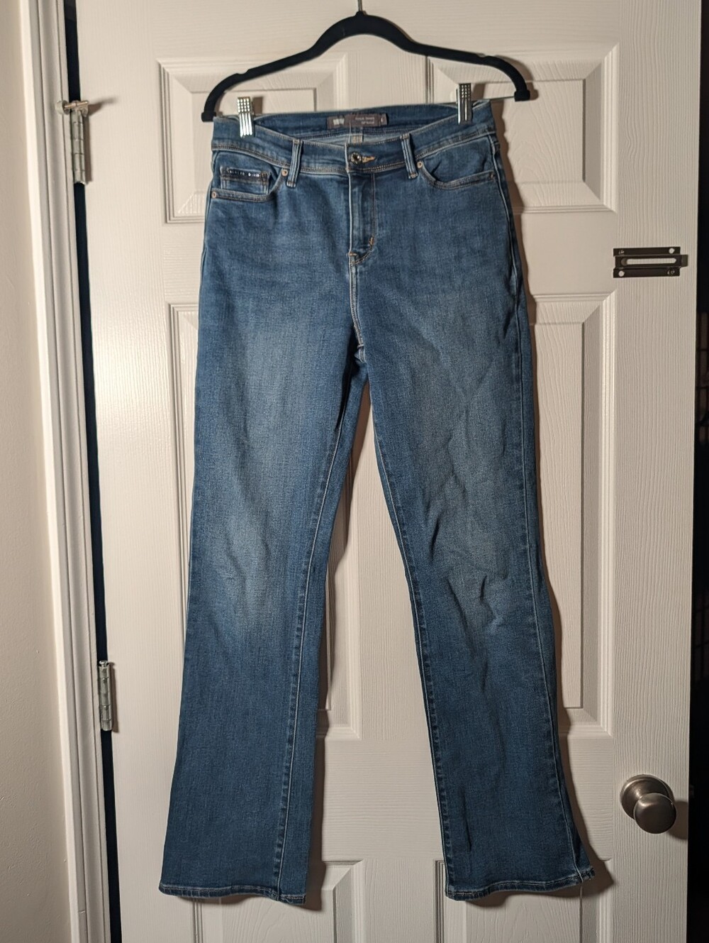 Levi’s 512 Perfectly Slimming Bootcut Jeans Size 6 Medium Wash
